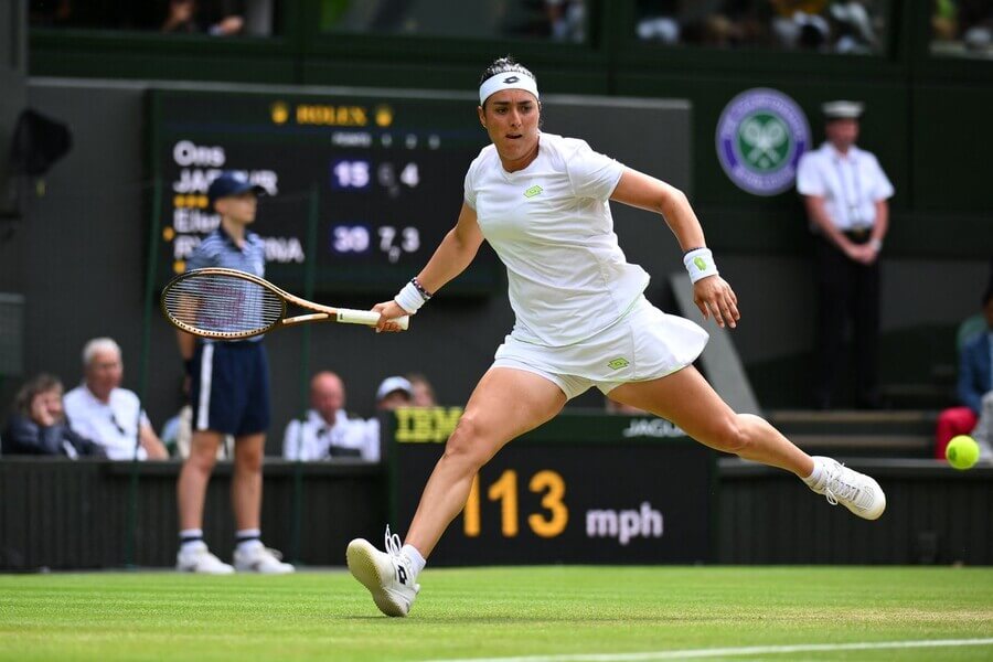 Ons Jabeur ve vítězném čtvrtfinále Wimbledonu 2023 - sledujte dnes tenis Sabalenka vs Jabeur živě