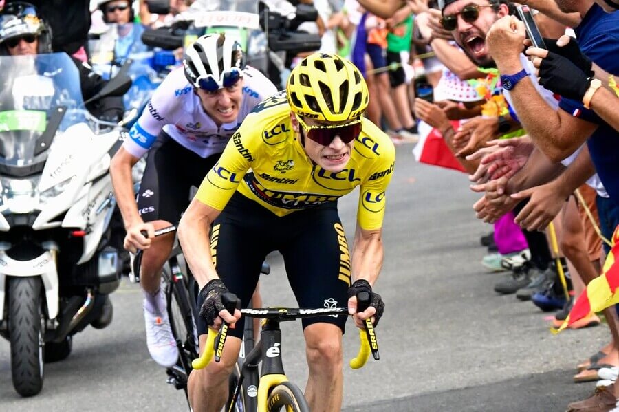 Jonas Vingegaard a Tadej Pogačar v souboji v Alpách ve 14. etapě Tour de France 2023