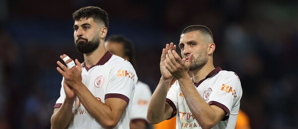 Joško Gvardiol a Mateo Kovačić děkují fanouškům po výhře nad Burnley