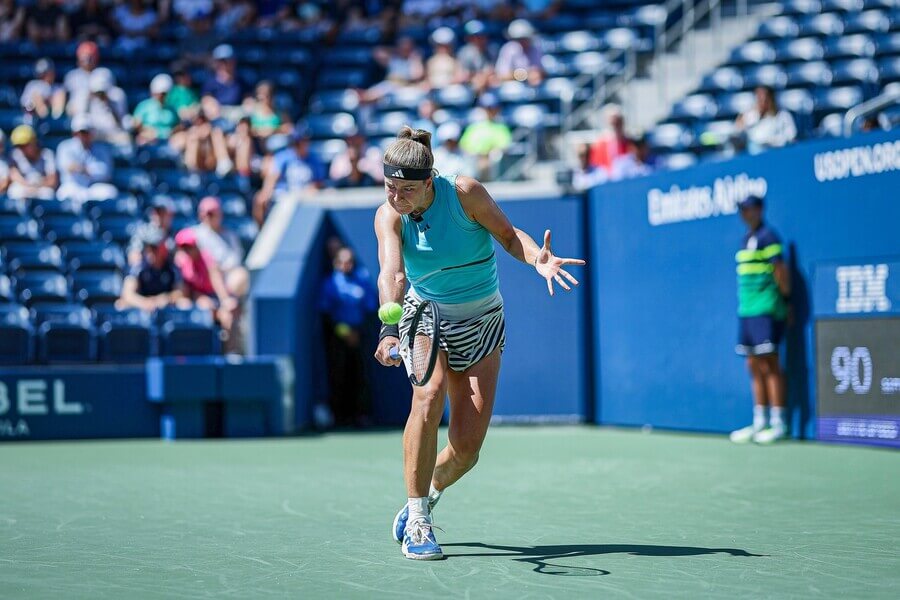 Česká tenistka Karolína Muchová ve vítězném osmifinále US Open 2023 - sledujte dnes čtvrtfinále Muchová vs Cirstea živě - online live stream zdarma