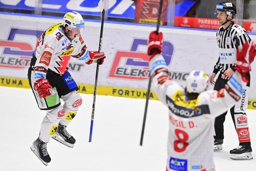 Budou se dnes Pardubice opět radovat z vítězství? Sledujte jejich zápas v CHL živě na TV Tipsport od 16:30.