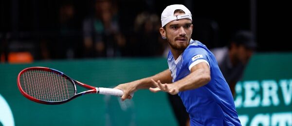 Tomáš Macháč vyhrál oba zápasy dvouhry a přispěl k postupu Česka do čtvrtfinále Davis Cupu 2023