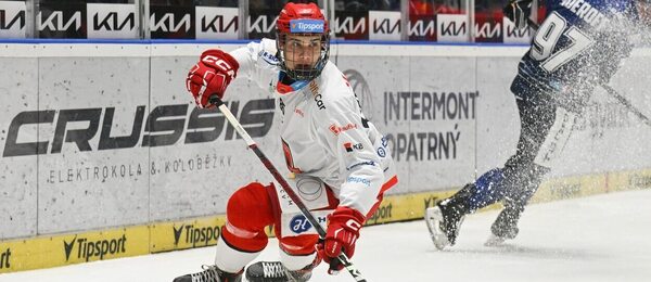 Hokejista Adam Novotný v 8. kole Tipsport ELH 2023-24 skóroval při svém debutu, v 15 letech se stal nejmladším střelcem v historii extraligy