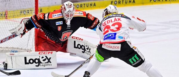 Henri Kiviaho a Lukáš Sedlák patřili k ústředním postavám loňských hokejových derby Mountfield HK vs Dynamo Pardubice