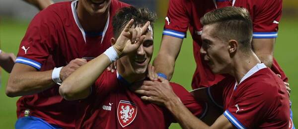 Matěj Jurásek při oslavě gólu proti Walesu