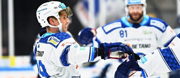 Hokej, extraliga, Steve Moses z brněnské Komety slaví jeden ze svých tří gólů do sítě Liberce ve 12. kole ELH 2023-24