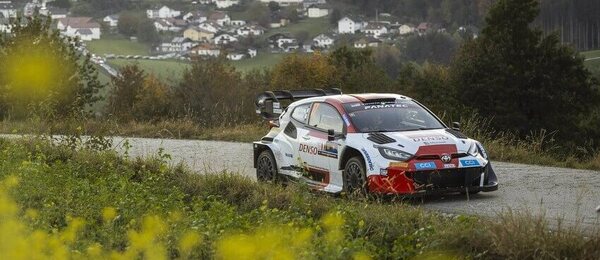 Sebastien Ogier a jeho závodní speciál Toyota GR Yaris Rally1