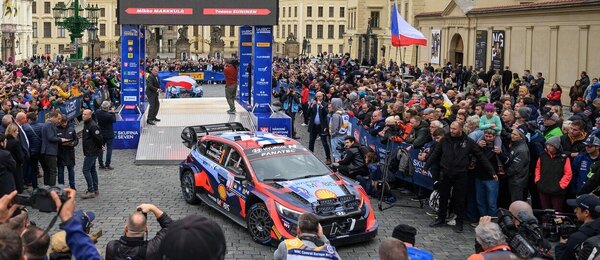 Rally, WRC Středoevropská rallye, slavnostní start na Hradčanském náměstí
