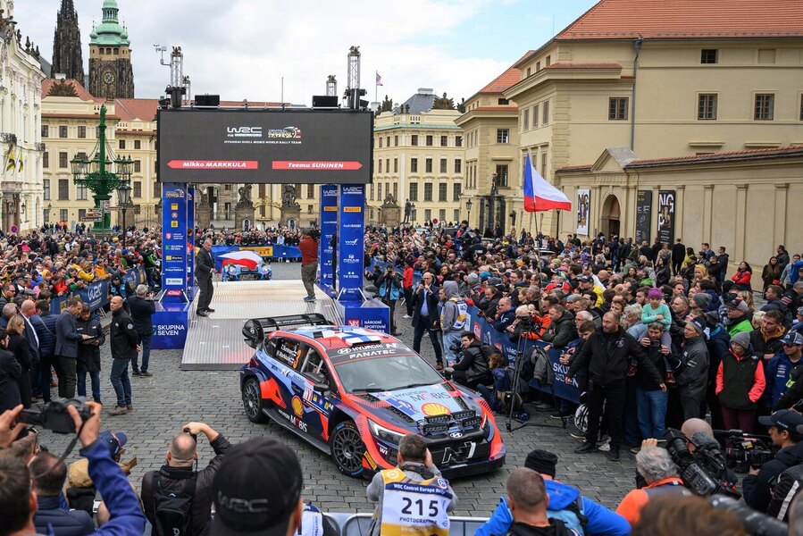Rally, WRC Středoevropská rallye, slavnostní start na Hradčanském náměstí