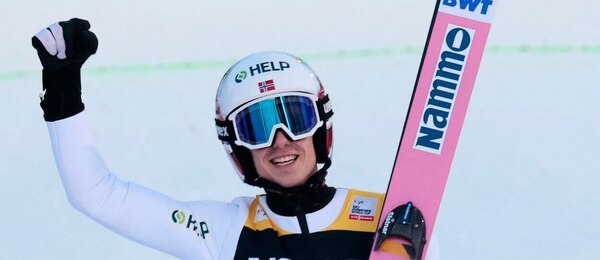 Skoky na lyžích, FIS Světový pohár, norský skokan Halvor Egner Granerud slaví vítězství