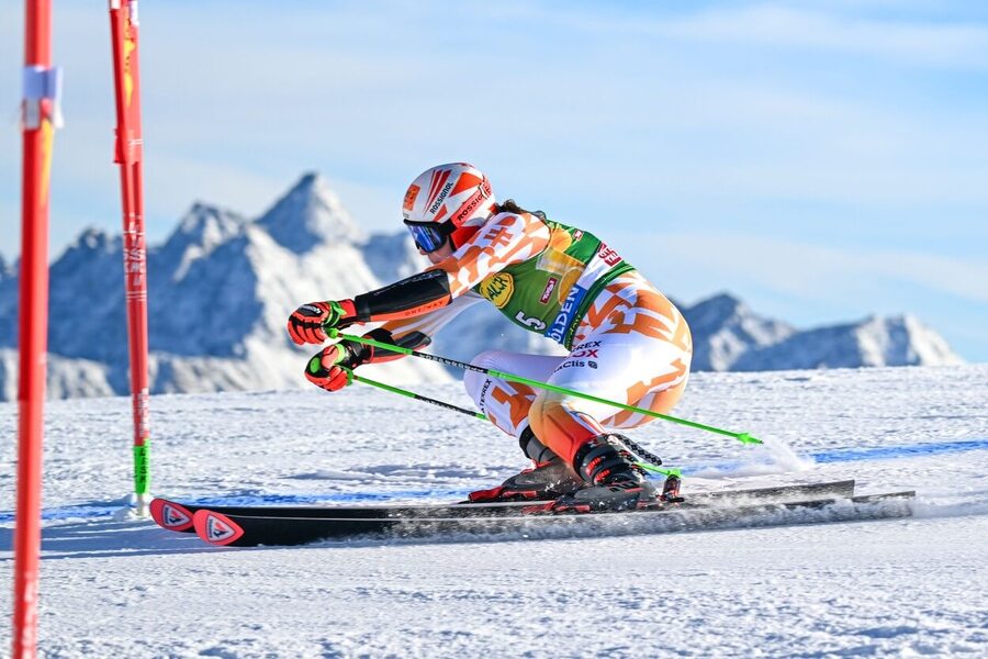 Alpské lyžování, FIS Světový pohár Soelden v Rakousku, Petra Vlhová během obřího slalomu žen