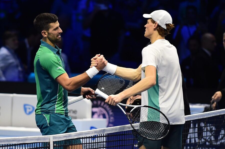 Tenis, ATP Finals 2023, Turín, Novak Djokovič a Jannik Sinner po utkání v základní skupině na Turnaji mistrů, kde oba postoupili do finále