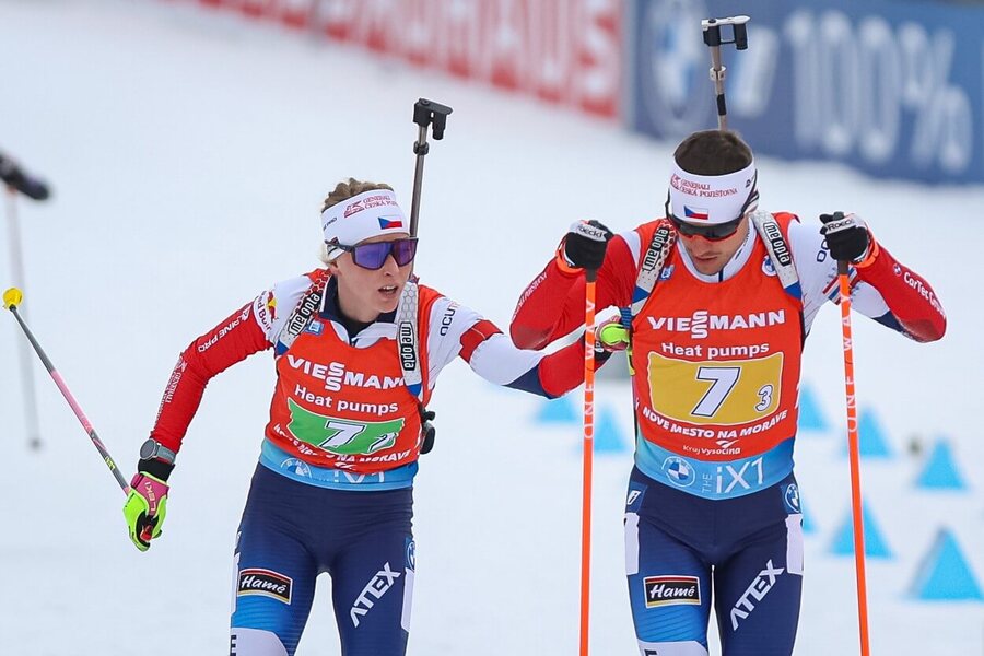 Biatlon, IBU Světový pohár, Markéta Davidová a Michal Krčmář během smíšené štafety v Novém Městě na Moravě