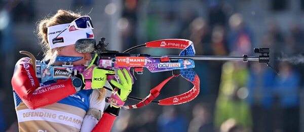 Biatlon, Mistrovství světa, Markéta Davidová střílí během vytrvalostního závodu