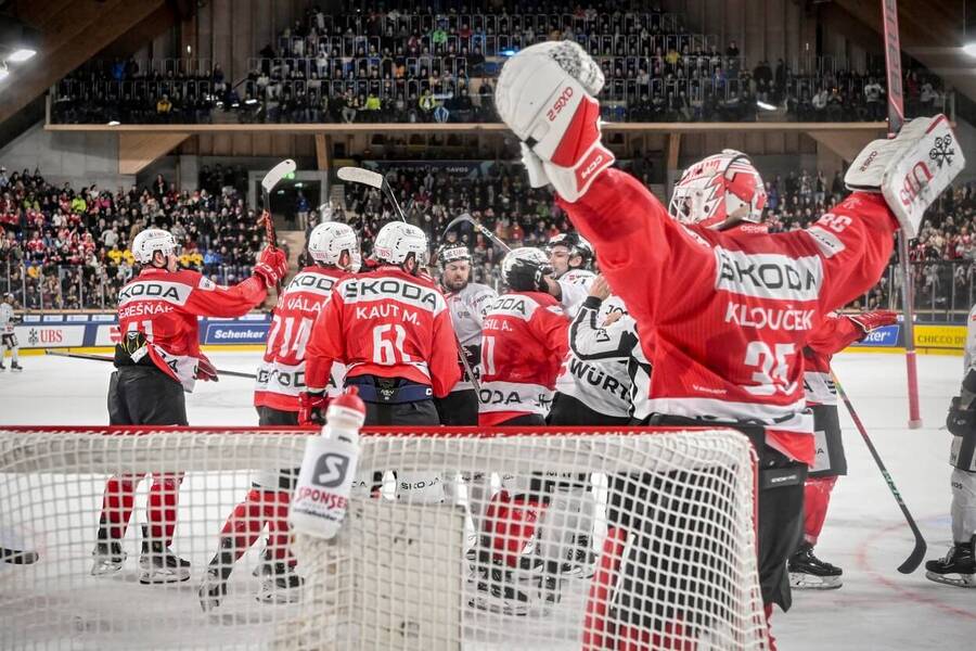Pardubice třemi góly v posledních čtyřech minutách otočily zápas s Kanadou a postoupily do finále Spengler Cupu 2023
