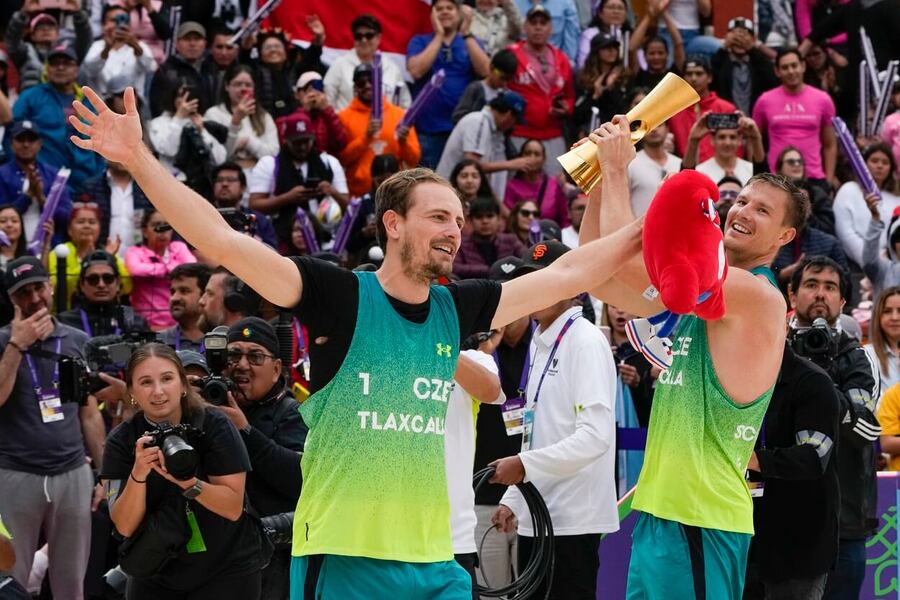 Mistři světa v beach volejbalu Ondřej Perušič a David Schweiner budou reprezentovat Česko na LOH 2024