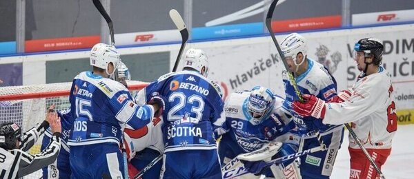 Závar před brankovištěm Komety (momentka z posledního utkání Kometa vs. Olomouc)