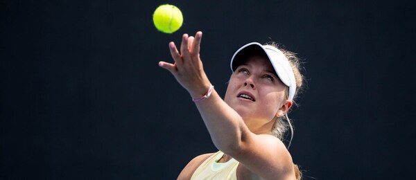 Česká tenistka Brenda Fruhvirtová ve vítězném prvním kole Australian Open 2024, dnes ji ve druhém kole vyzve Aryna Sabalenka