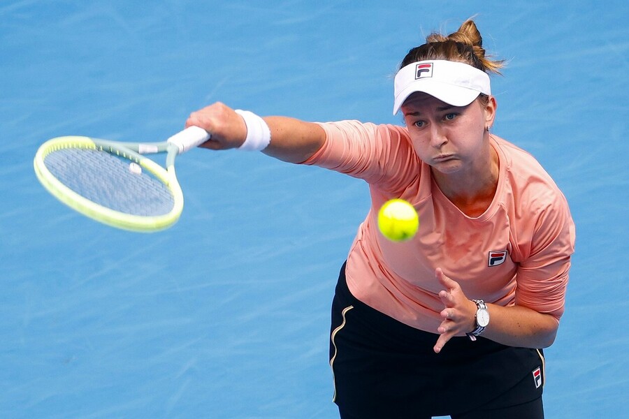 Česká tenistka Barbora Krejčíková během vítězného osmifinále Australian Open 2024 v Melbourne, ve čtvrtfinále ji dnes vyzve Aryna Sabalenka