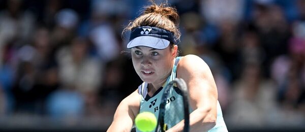 Česká tenistka Linda Nosková v osmifinále Australian Open 2024, skreč soupeřky ji v Melbourne posunula do čtvrtfinále
