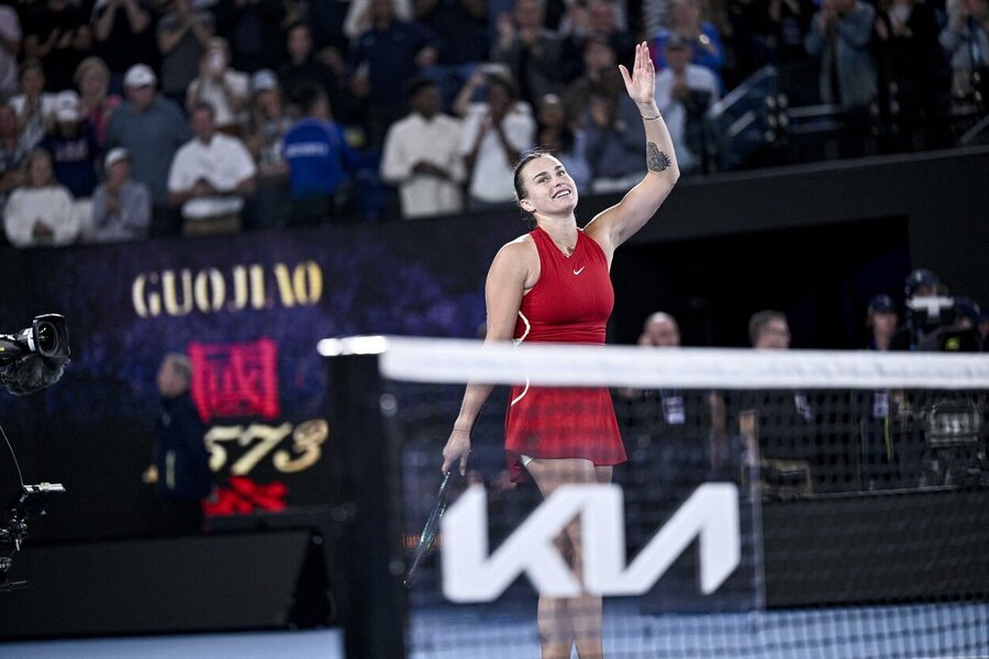 Aryna Sabalenka oslavuje postup do finále Australian Open 2024, o titul si v Melbourne zahraje s Qinwen Zheng