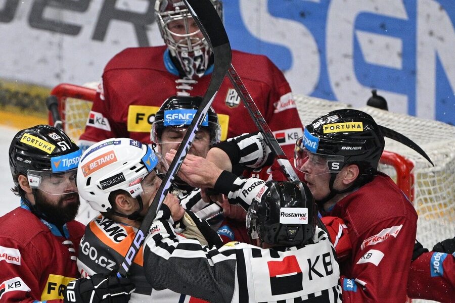 Ze souboje Pardubice vs. Sparta se stal největší zápas v české Tipsport extralize ledního hokeje