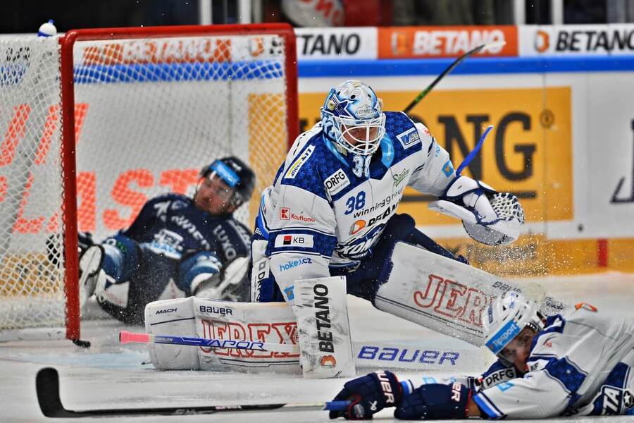 Brankář Komety Brno Dominik Furch v extraligovém utkání proti Vítkovicím