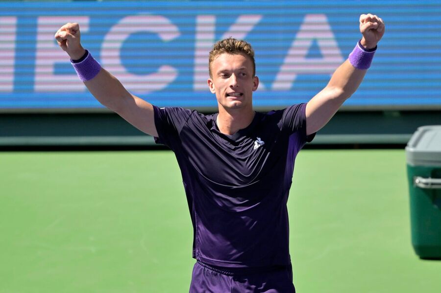 Jiří Lehečka se raduje z postupu do čtvrtfinále ATP Masters Indian Wells 2024, jako další ho vyzve Jannik Sinner