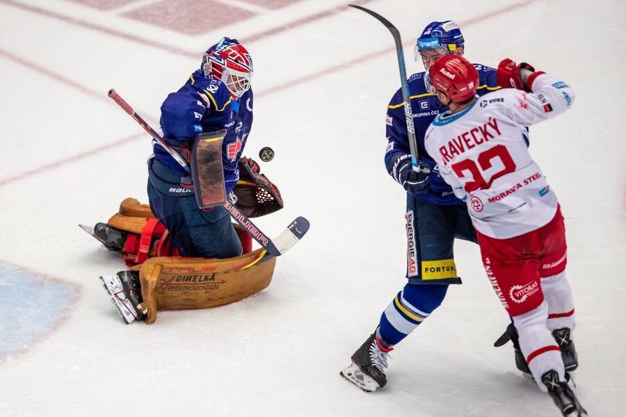 Třinec a České Budějovice dnes čeká rozhodující 7. bitva ve čtvrtfinále play off ELH. Nenechte si zápas ujít od 17:00 živě na TV Tipsport.