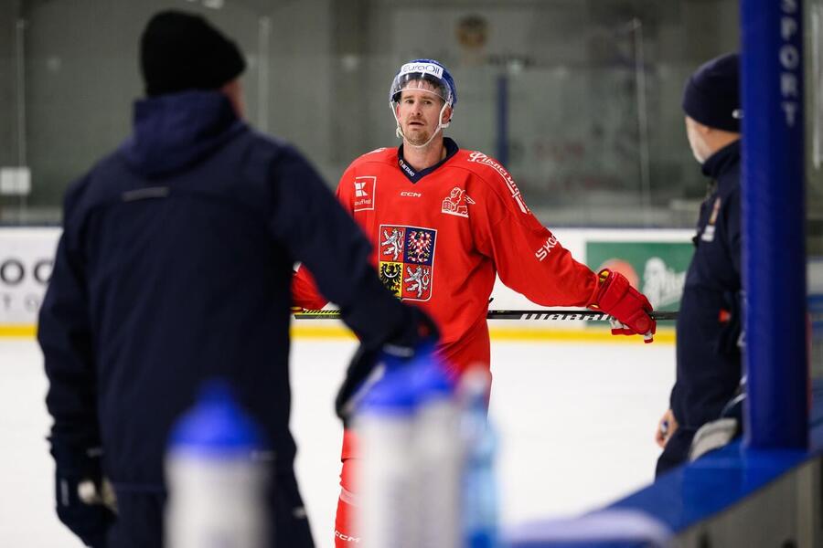 Roman Červenka na tréninku národního týmu v přípravném kempu na MS v hokeji 2024