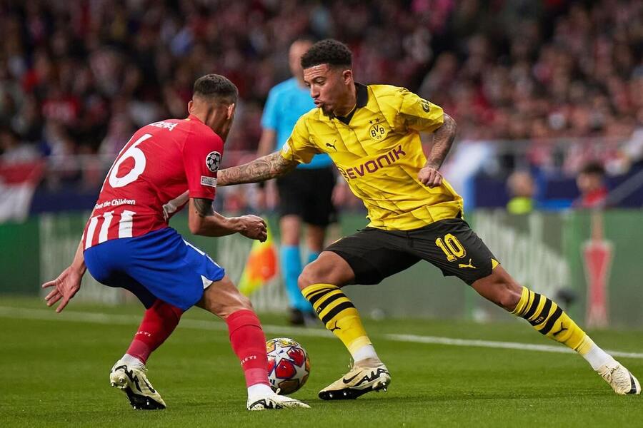 Jadon Sancho vs. Nahuel Molina