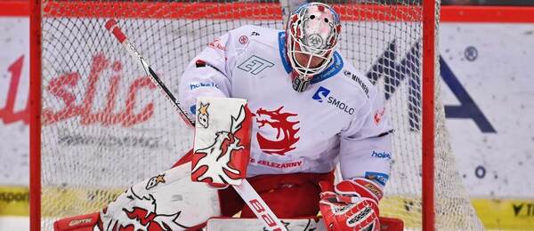 Brankář Ondřej Kacetl patří k nejsledovanějším postavám finálové série. Nenechte si ujít rozhodující 7. bitvu Pardubice vs. Třinec dnes živě na TV Tipsport.