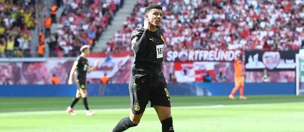 Jadon Sancho v dresu Dortmundu se raduje z branky proti Lipsku
