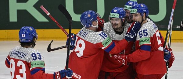 Čeští hokejisté se radují po gólu do sítě Rakouska na MS 2024.