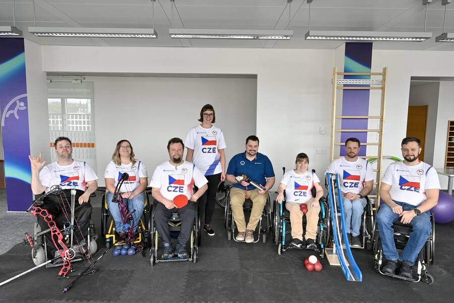 Paralympijské hry, čeští sportovci David Drahonínský, Šárka Pultar Musilová, Jiří Suchánek, Eva Berná, Jakub Kosek, Kateřina Cuřínová, Miroslav Šperk, Aleš Kisý (zleva)