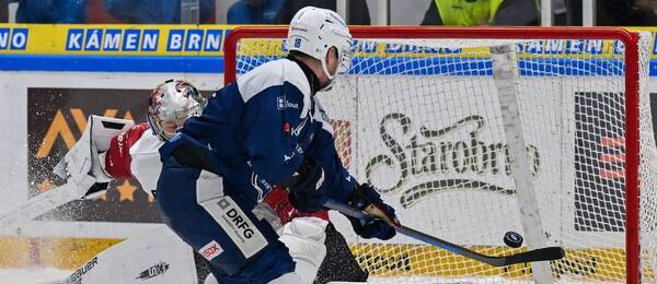 Hokej extraliga, Sparta vs. Kometa, Adam Zbořil (Kometa) zakončuje svůj nájezd