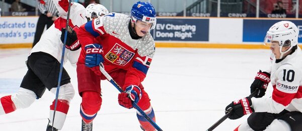 Obránce české reprezentace do 20 let Jakub Fibigr vede produktivitu obránců na MS juniorů v hokeji 2025