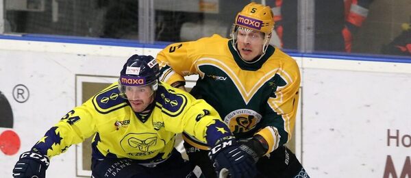 Hokej Maxa liga, Zlín vs. Vsetín, na fotce Michal Gago (Zlín) a Ondřej Smetana (Vsetín)