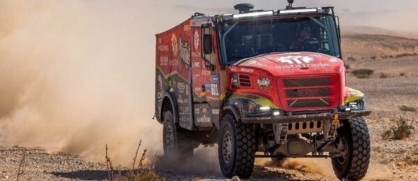 Český závodník Aleš Loprais na trati Rally Dakar 2025