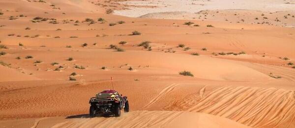 Francouzský pilot Jean-Luc Ceccaldi na trati 10. etapy Rally Dakar 2025