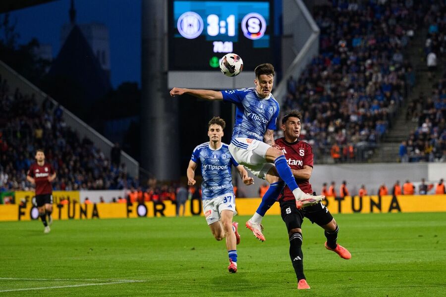 Jakub Pokorný a Qazim Laci během utkání Olomouce se Spartou