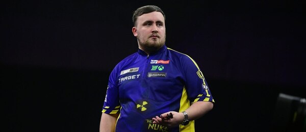 Šipky, PDC, Luke Littler během šipkařské Premier League