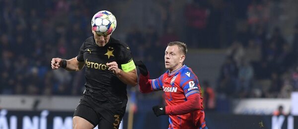 Tomáš Holeš ze Slavie a Matěj Vydra z Plzně, 23. kolo Chance Ligy 2024–25