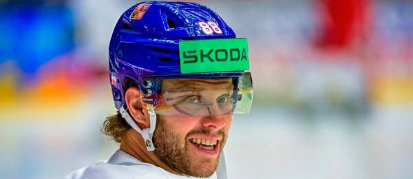 David Pastrňák na čtvrtečním tréninku české reprezentace, už dnes začíná program MS v hokeji 2025