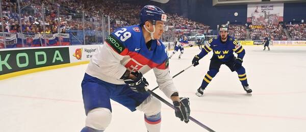 Michal Ivan a Marcus Johannson na loňském MS v hokeji, zápas Slovenska se Švédskem dnes uvidíme na MS 2025