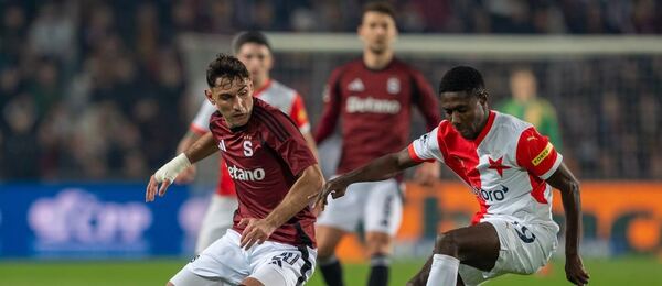Qazim Laci a Oscar během derby Sparty se Slavií v jarní části Chance Ligy