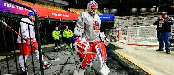 Brankář českého týmu Karel Vejmelka na tréninku před MS v hokeji 2025