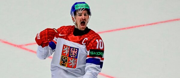 Kapitán Roman Červenka se raduje z vítězného gólu proti Švýcarům, Češi dnes uzavírají program 3. dne MS v hokeji 2025