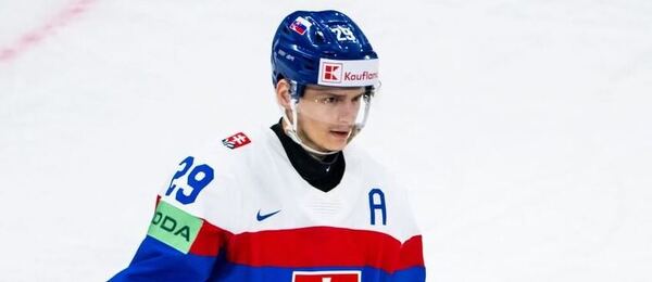 MS v ledním hokeji 2025: Slovenský obránce Michal Ivan během střetnutí proti Švédsku