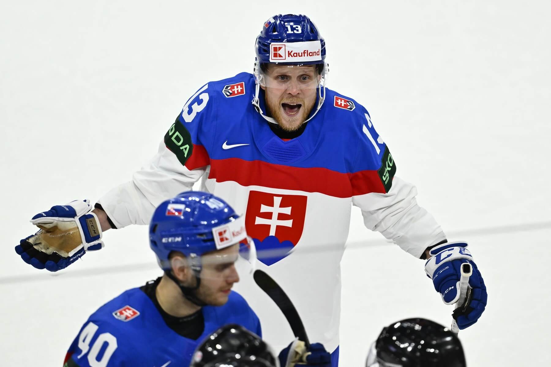 Slovenský útočník Michal Krištof a jeho námitky k rozhodčím po utkání s Rakouskem na MS 2025